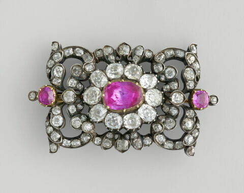 Plaque de ceinture formant broche provenant de la ceinture de la duchesse d'Angoulême