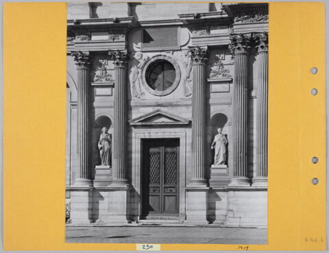 [Façade ouest de la Cour Carrée : Le Message (par Alexandre Oliva) et La Sculpture (par François Jouffroy)], image 2/2