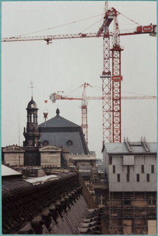 [Aile Richelieu : toits du Louvre et grues]