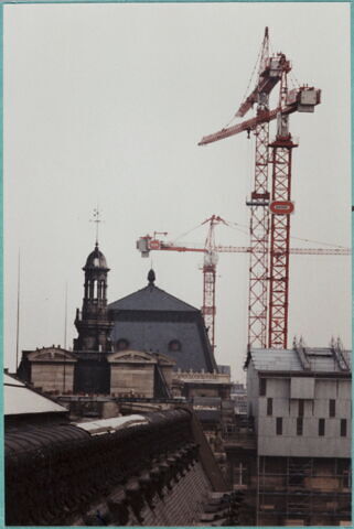 [Aile Richelieu : toits du Louvre et grues]