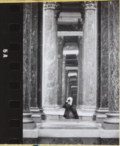 [Autoportrait de Pierre Jahan dans la Grande Galerie]