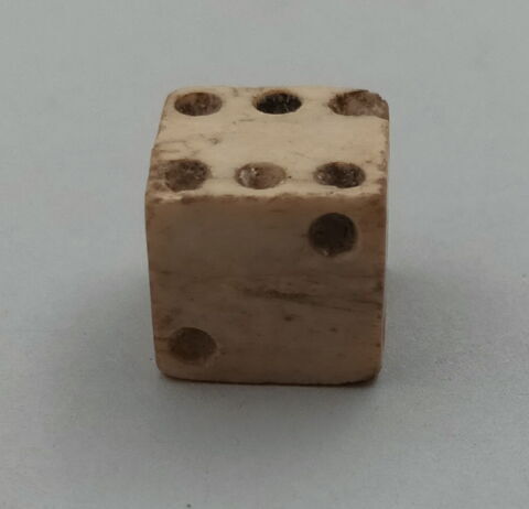 tabletterie ; dé à jouer, image 3/3
