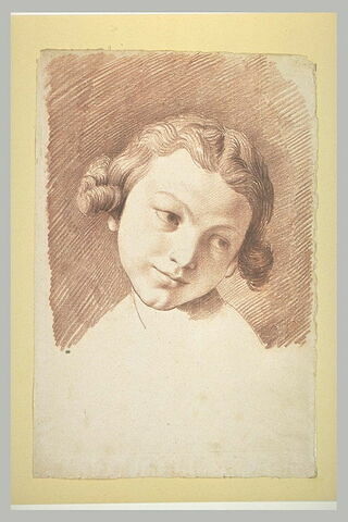 Portrait d'enfant, la tête légèrement inclinée à droite, image 2/2