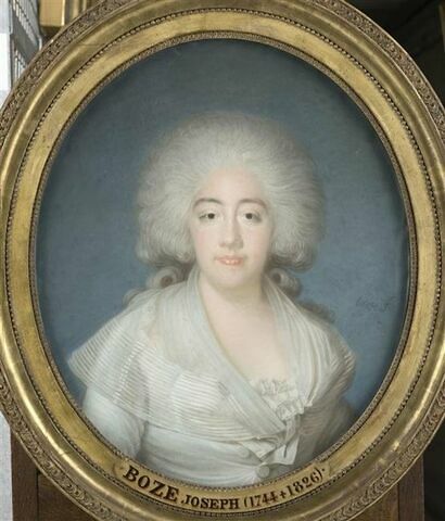 Portrait de Mme de Provence en robe blanche.