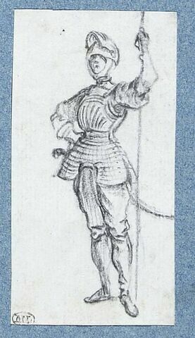 Un soldat, coiffé d'un casque, appuyé sur une lance, image 1/2