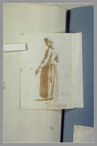 Une femme, vue de profil, image 2/2