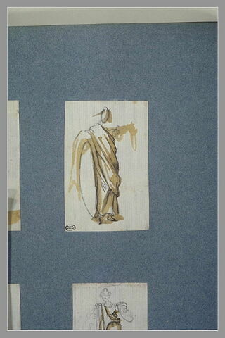 Une figure drapée, debout, tournée vers la droite, image 2/2