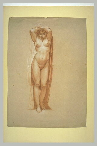 Jeune fille nue, vue de face, tenant un drapé au-dessus de sa tête, image 1/1