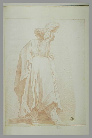 Figure de fantaisie : homme drapé, coiffé d'un bonnet à plume, debout, image 2/2