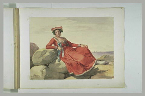 Femme en costume italien, assise sur des rochers, au bord de la mer, image 2/2