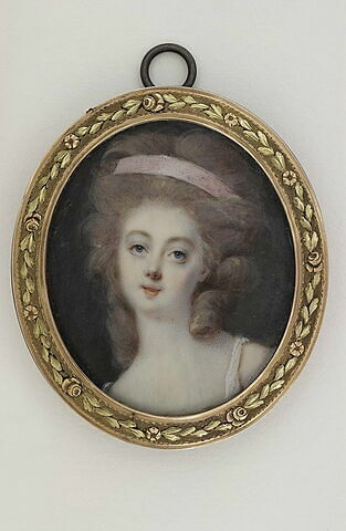 Portrait de jeune femme au ruban rose