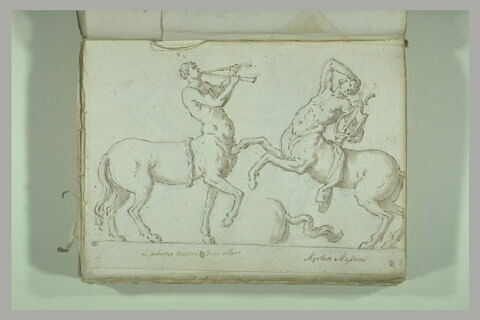 Deux centaures, l'un jouant de la double trompe et l'autre de la lyre..., image 2/2