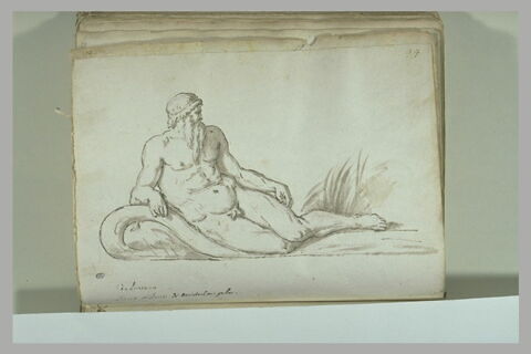 Figure de fleuve couché, vu de face, la tête de profil vers la droite, image 2/2