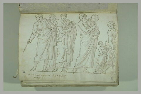 Six figures debout, drapées, en frise dont une femme tenant un enfant..., image 2/2
