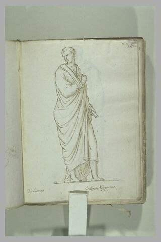 Homme en toge, debout, image 2/2