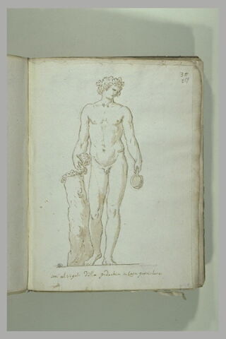Jeune homme nu, debout, vu de face tenant dans les mains une coupe et une..., image 2/2