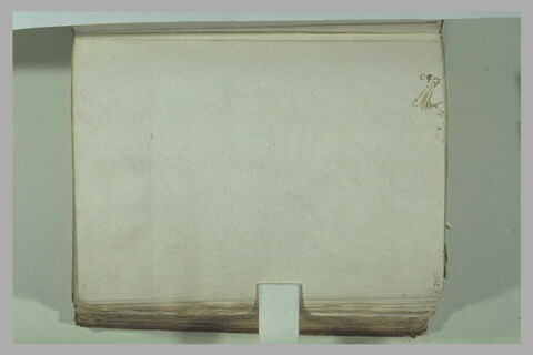 Main armée d'une épée, image 2/2