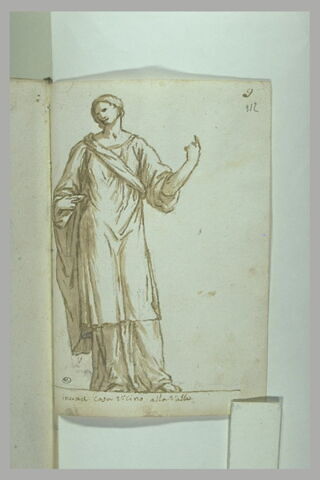 Femme debout, drapée, la tête inclinée vers la gauche, le bras gauche..., image 2/2