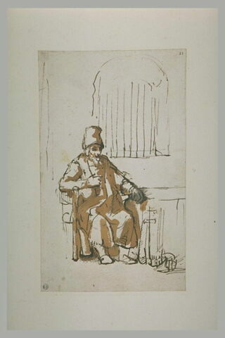 Homme, coiffé d'un grand bonnet, assis près d'une table, image 1/1