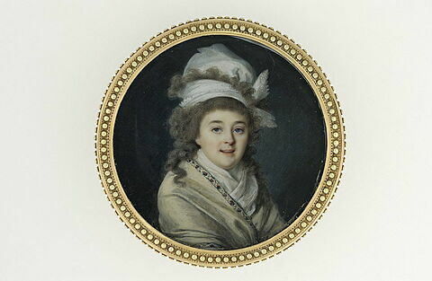 Portrait de femme blonde coiffée d'un bonnet, image 1/1