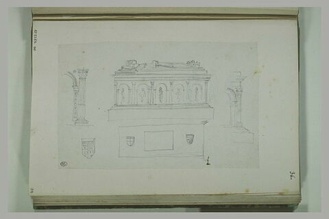 Tombeau gothique, blason et arcs, image 1/1