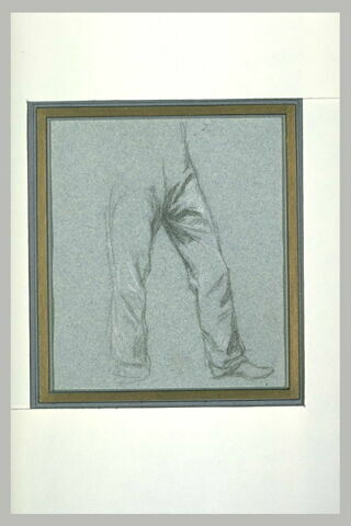 Jambes d'un homme debout, en pantalons, image 1/1