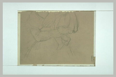 Femme tenant un enfant, vue entre le bassin et le cou, image 1/1