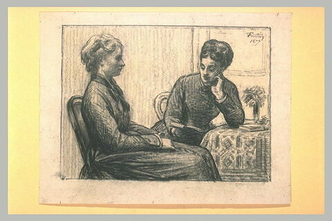 Deux femmes assises près d'une table, l'une lisant, image 2/2