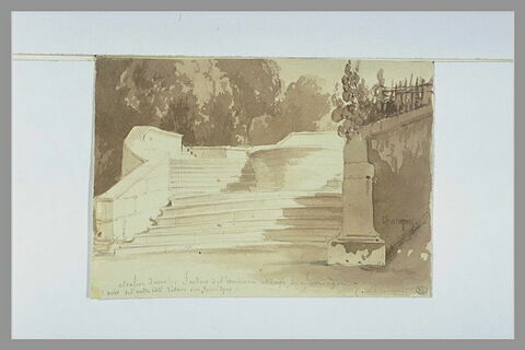 Escalier de pierre dans les jardins de l'abbaye de Jumièges