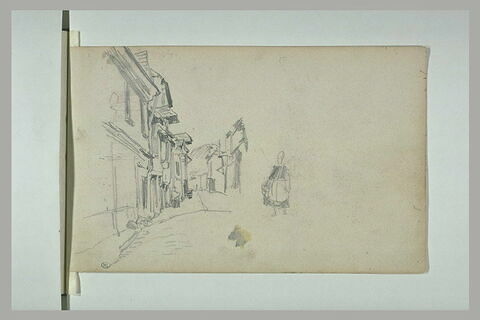 Rue bordée de vieilles maisons et femme debout, image 1/1