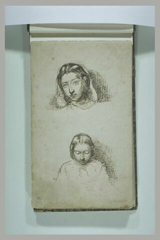 Tête de femme, un voile sur la tête ; femme baissant la tête, vue en buste, image 1/1