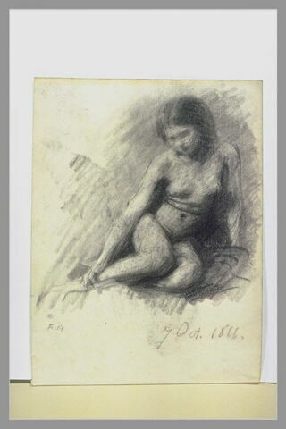Jeune fille nue assise à terre, image 2/2