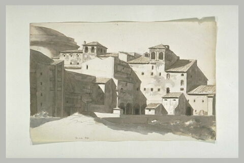 Vue de différentes maisons et édifice circulaire, image 1/1