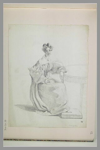 Femme assise près d'un guéridon, image 1/1