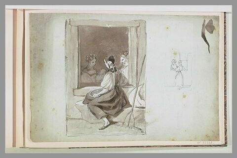Femme assise près d'une fenêtre qui laisse voir une femme avec un poupon