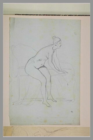 Femme nue, assise sur le bord d'un lit, image 1/1