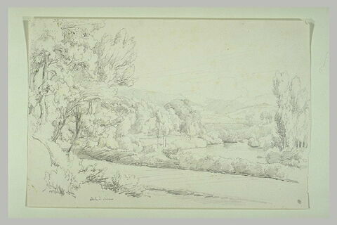 Rivière dans une vallée parmi des arbres, image 2/2