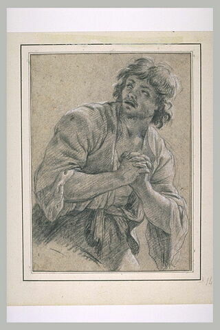Homme, à mi-cors, les mains jointes, tournant la tête à gauche, image 1/1