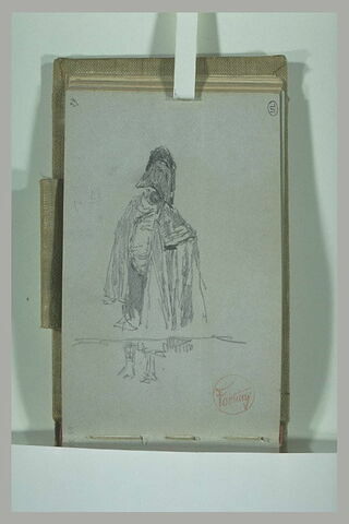 Soldat portant un bicorne et une longue cape, image 1/1