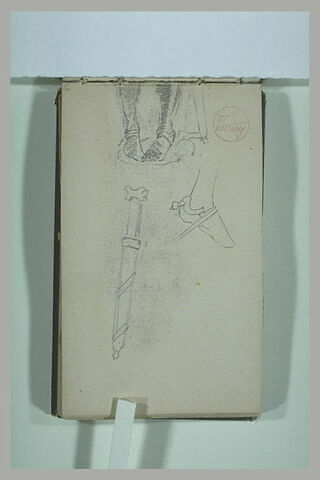 Une épée ; un pieds ; jambes d'un soldat