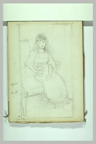 Portrait de fillette assise, vue de trois quarts, tournée vers la droite, image 2/2
