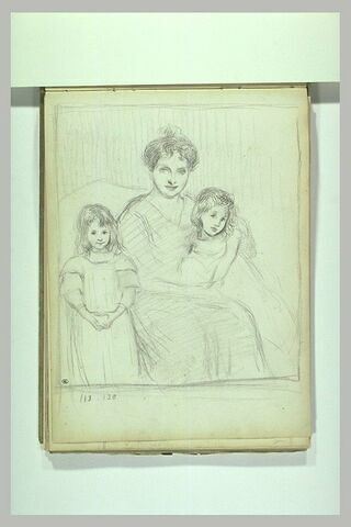 Portrait de femme assise avec deux enfants, image 2/2