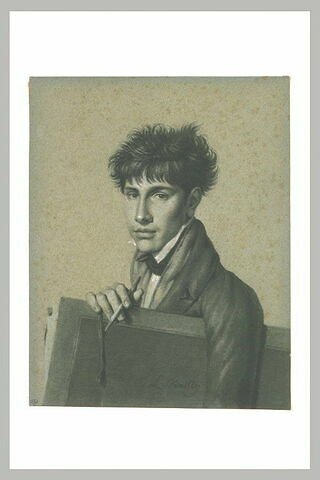 Portrait de jeune homme tenant un grand carton, et un porte-crayon, image 2/2