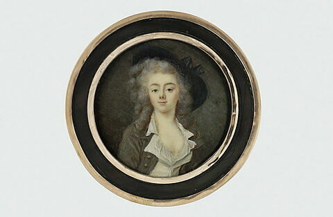 Portrait de jeune femme en robe-redingote, coiffée d'un feutre noir, image 1/1