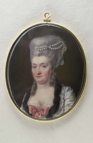 Portrait de femme à la haute coiffure Marie-Antoinette