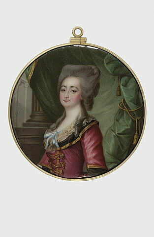 Portrait de femme, en robe rouge, vue de trois quarts à gauche, image 1/1