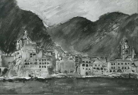 Vue d'Amalfi : les maisons au bord de la mer et les montagnes