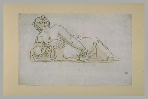 Femme à demi-allongée, de dos, appuyée sur son coude gauche, image 2/2