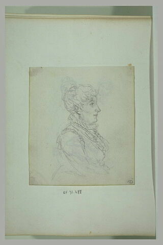 Portrait de jeune femme, de profil, vue en buste, image 1/1