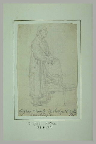 Ecclésiastique debout, devant un fauteuil
